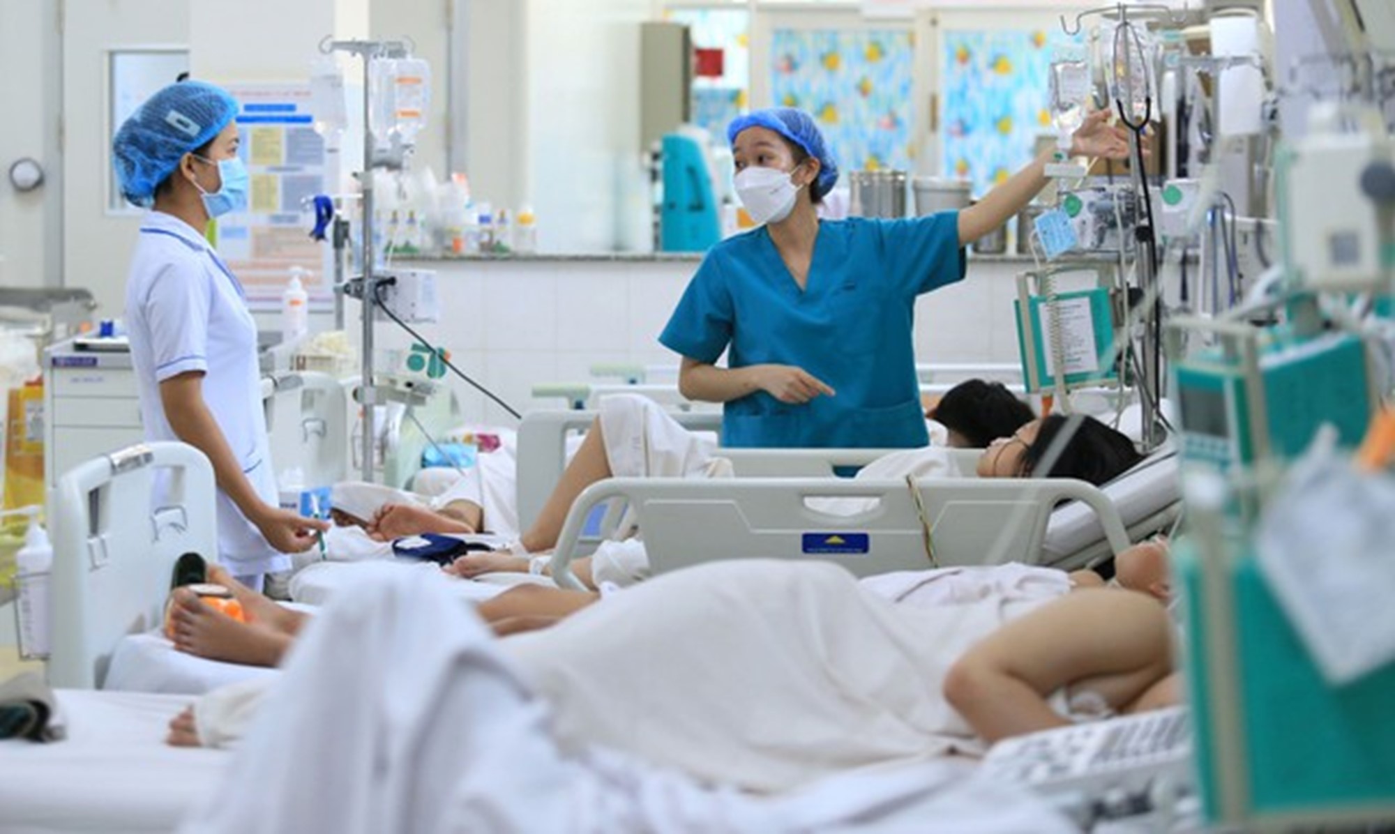 Cải cách chính sách đãi ngộ thêm động lực 'giữ lửa nghề' với cán bộ y tế