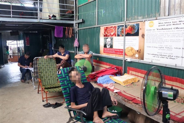 Cơ sở chữa bệnh bằng nước chống đối, khóa cửa không cho đoàn kiểm tra về