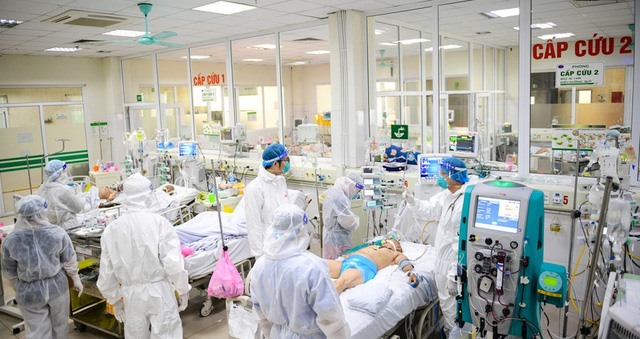 Ứng phó với việc hàng loạt nhân viên y tế nghỉ việc: Giải bài toán về cải thiện môi trường làm việc, thu nhập