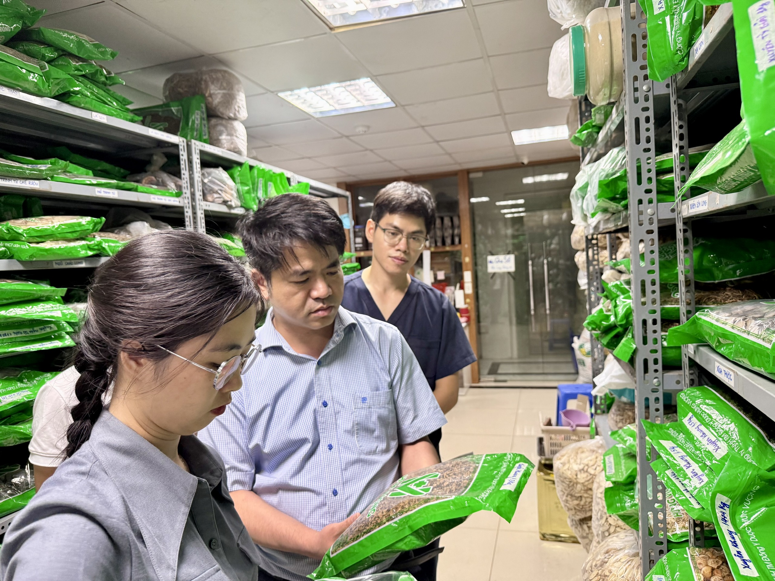 Bộ Y tế lập 15 tổ kiểm tra về dược, mỹ phẩm, y dược cổ truyền, sữa, thực phẩm, thiết bị y tế- Ảnh 1.