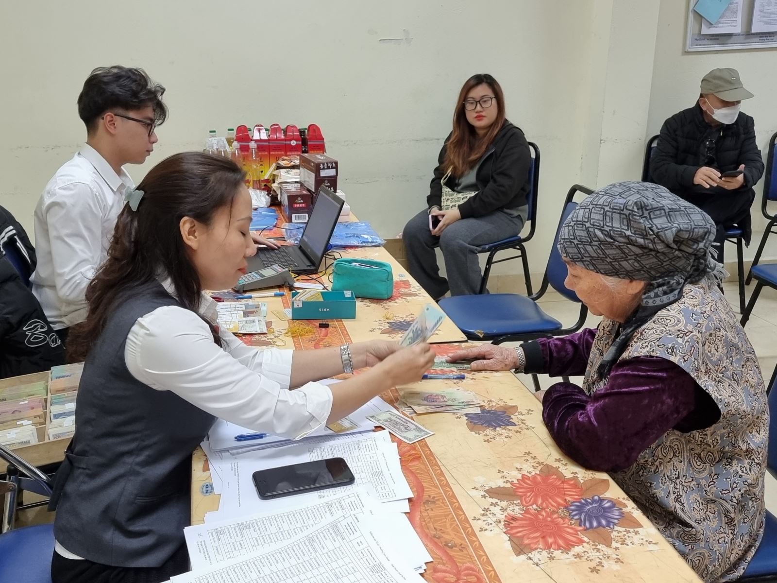 Người cao tuổi không có lương hưu sẽ được nhận trợ cấp hưu trí xã hội 500.000 đồng từ 1/7/2025- Ảnh 1.