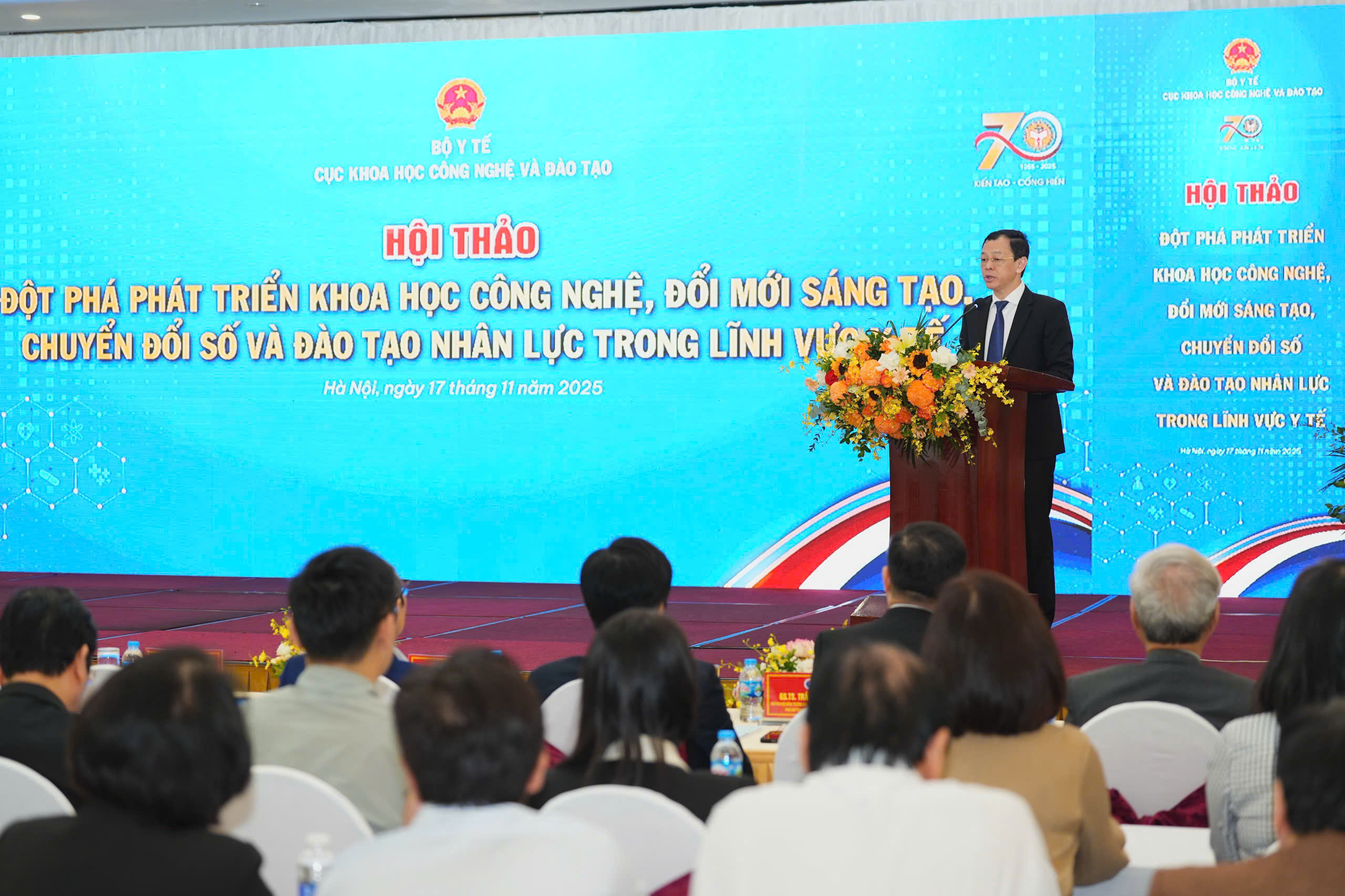 50% cơ sở đào tạo y khoa chưa đạt chuẩn đầu ra, bác sĩ trẻ sẽ khó vượt qua kỳ thi Quốc gia để hành nghề- Ảnh 1.