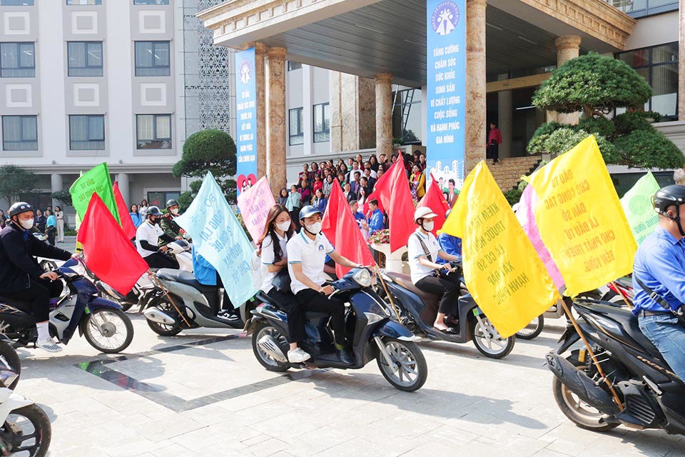 Nhanh chóng hoàn thiện văn bản hướng dẫn giúp sớm đưa các chính sách của Luật Dân số vào thực tiễn
- Ảnh 4.